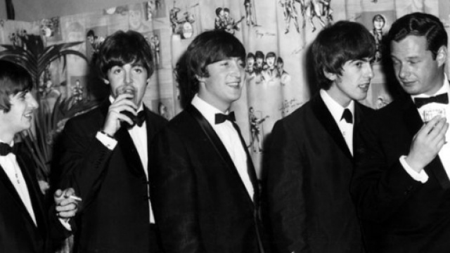 I Beatles con il manager Brian Epstein