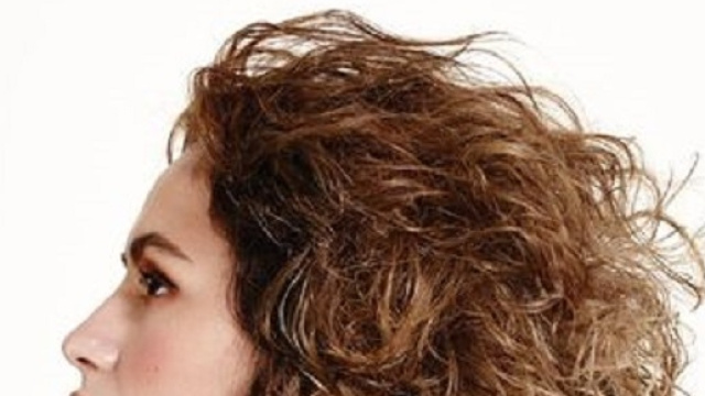 Tagli per capelli mossi per l'autunno.