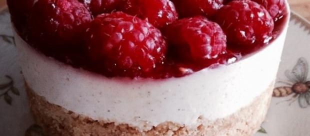 Cheescake con composta di lamponi Cheescake con composta di lamponi