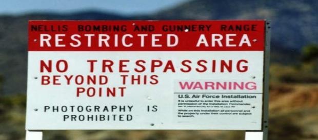 Avvertimenti sul confine dell'Area 51 Avvertimenti sul confine dell'Area 51