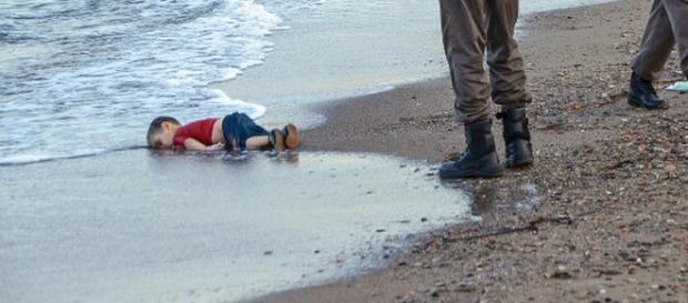 Tragédia Humanitária - Foto de Nilufer Demir/AP Tragédia Humanitária - Foto de Nilufer Demir/AP
