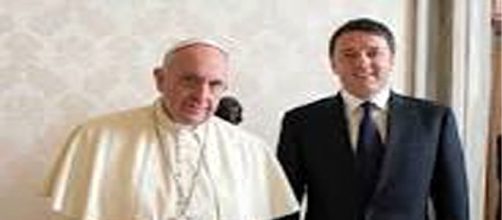 Il Papa e Renzi abbracciano gli immigrati