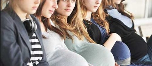 / ragazzine rimangono incinta durante una gita