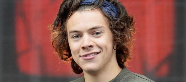 Harry Styles continua a surpreender os fãs. Harry Styles continua a surpreender os fãs.
