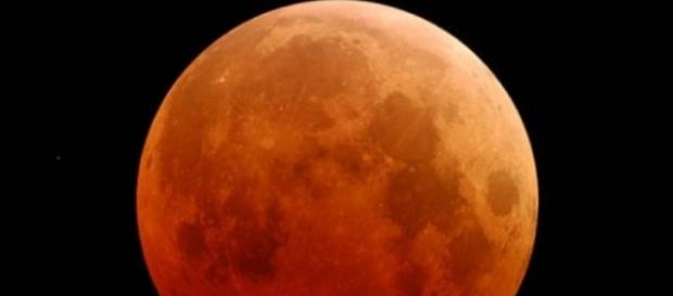 Luna ”însângerată” foto credit NASA Luna ”însângerată” foto credit NASA