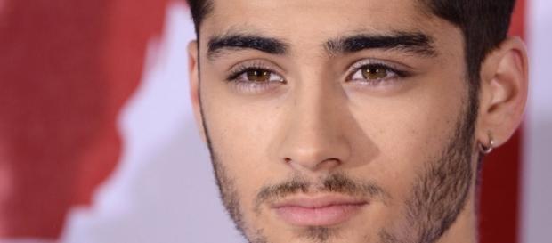 Zayn Malik está muito ativo nas redes sociais. Zayn Malik está muito ativo nas redes sociais.