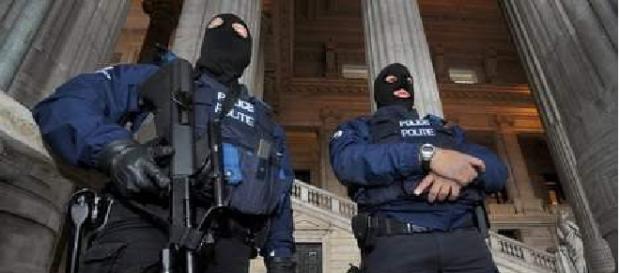 Cinci români sunt judecați în Bruxelles Cinci români sunt judecați în Bruxelles