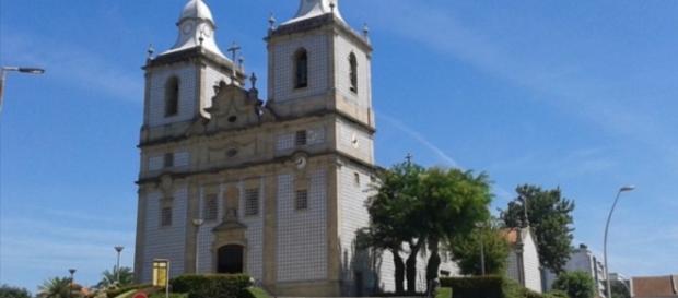 "Falso Padre" suspeito de roubar em Ovar "Falso Padre" suspeito de roubar em Ovar