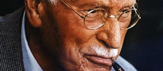 Jung examinó cuestiones heterodoxas como los OVNIs Jung examinó cuestiones heterodoxas como los OVNIs