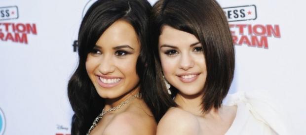 As duas cantoras já foram as melhores amigas. As duas cantoras já foram as melhores amigas.