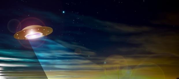 Avvistato un Ufo a Napoli? Diffuso video Avvistato un Ufo a Napoli? Diffuso video