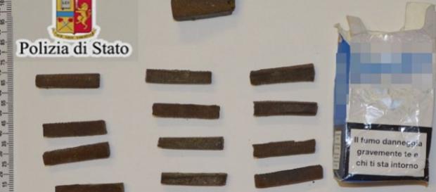 Caltanissetta, le stecche di hashish sequestrate Caltanissetta, le stecche di hashish sequestrate