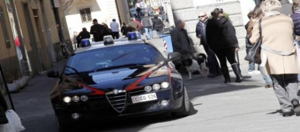 Carabinierii i-au salvat pe romani de linşaj Carabinierii i-au salvat pe romani de linşaj
