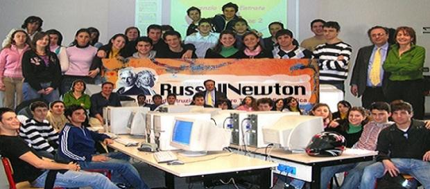 Gli studenti del Liceo Russel-Newton di Scandicci Gli studenti del Liceo Russel-Newton di Scandicci