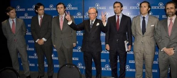 José María Ruíz Mateos junto a sus hijos varones. José María Ruíz Mateos junto a sus hijos varones.