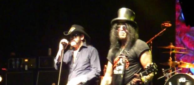 Slash tocó 'Ace of Spades' de Motorhead Slash tocó 'Ace of Spades' de Motorhead