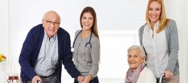 Traumele prin care trec badantele românce Traumele prin care trec badantele românce