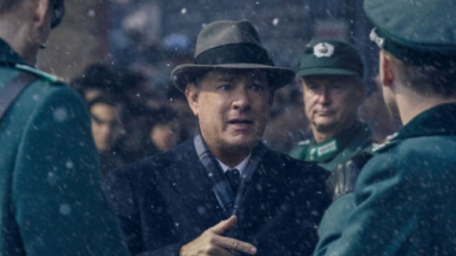 particolare della scena dello scambio