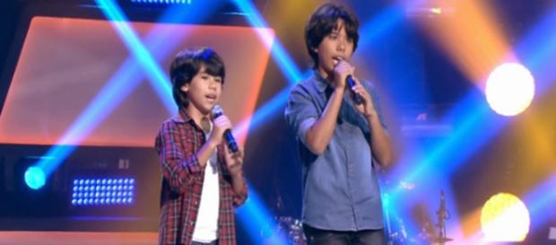 Éder e Enzo cantam "Menino da porteira" Éder e Enzo cantam "Menino da porteira"