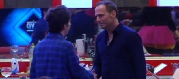 El Pequeño Nicolás a punto de agredir a Lozano El Pequeño Nicolás a punto de agredir a Lozano