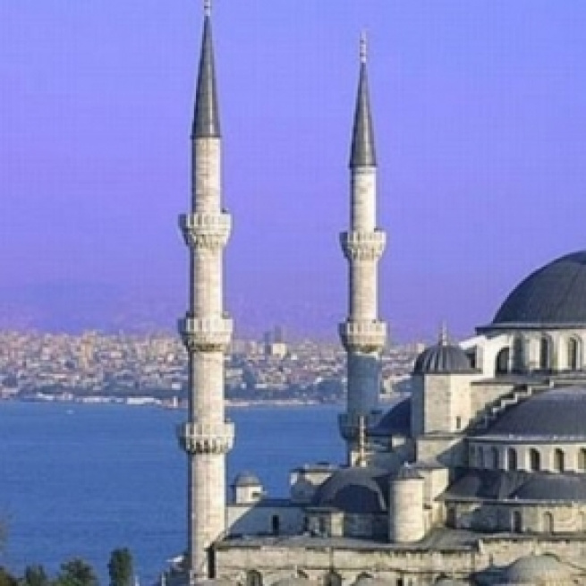 Attentato kamikaze a Istanbul: 10 morti