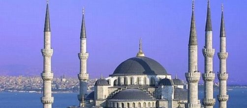 Attentato kamikaze a Istanbul: 10 morti