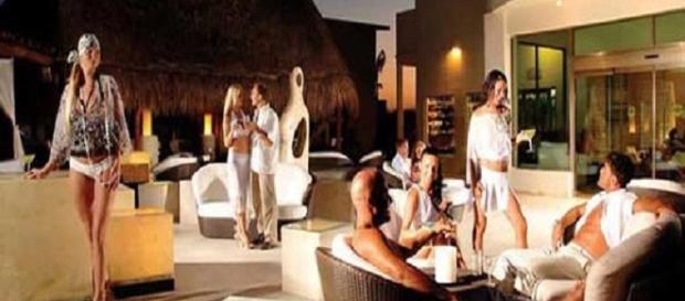 CONJUNTOS HOTELEROS PARA PAREJAS LIBERALES CONJUNTOS HOTELEROS PARA PAREJAS LIBERALES