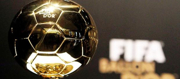 El trofeo del Balón de Oro ganado por Messi El trofeo del Balón de Oro ganado por Messi