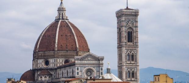 Firenze ed il fidanzato piangono l'americana morta Firenze ed il fidanzato piangono l'americana morta