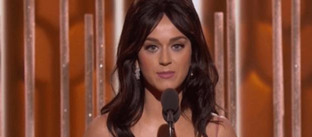 Katy Perry entrega premio musical NBC Katy Perry entrega premio musical NBC