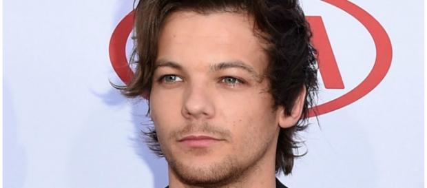 Louis Tomlinson namora com actriz americana Louis Tomlinson namora com actriz americana