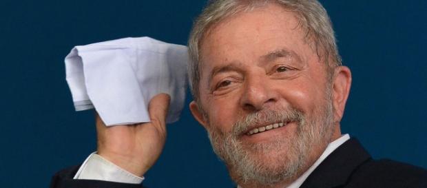 Lula quer reparação por ofensas à sua 'honra' Lula quer reparação por ofensas à sua 'honra'