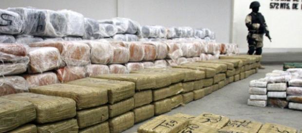 Maxi sequestro di droga della polizia messicana Maxi sequestro di droga della polizia messicana