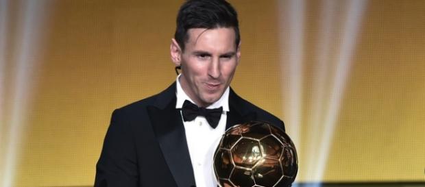 Messi vence o "Bola de ouro" pela 5ª vez Messi vence o "Bola de ouro" pela 5ª vez