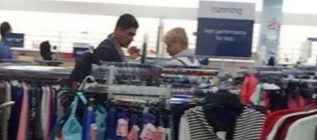 Xuxa em loja - Foto/Reprodução: Facebook Xuxa em loja - Foto/Reprodução: Facebook