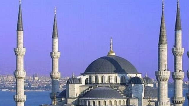 Attentato kamikaze a Istanbul: 10 morti