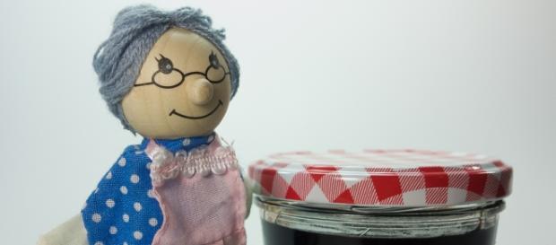 Babcia codziennie obdarowuje, a co jej podarować? Babcia codziennie obdarowuje, a co jej podarować?