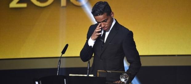 Wendell Lira se emociona ao receber Prêmio Puskas Wendell Lira se emociona ao receber Prêmio Puskas