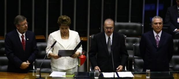 Dilma é empossada na presidência. da República. Dilma é empossada na presidência. da República.