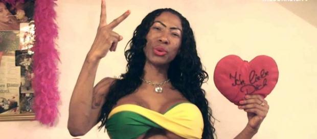 Inês Brasil em um de seus vídeos na internet Inês Brasil em um de seus vídeos na internet