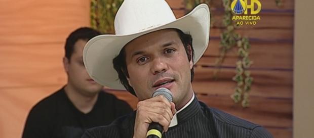 Padre Alessandro Campos - Reprodução: TV Aparecida Padre Alessandro Campos - Reprodução: TV Aparecida