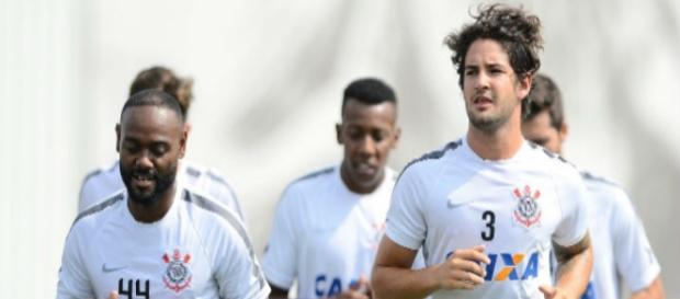 Alexandre Pato foi barrado de viagem aos EUA Alexandre Pato foi barrado de viagem aos EUA