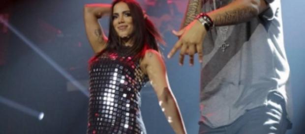 Anitta é agredida - Foto/Divulgação: R7 Anitta é agredida - Foto/Divulgação: R7