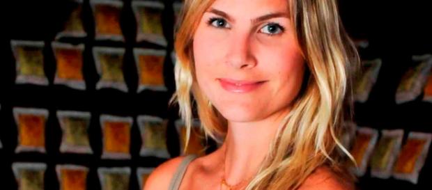 Júlia Faria é blogueira e atriz Júlia Faria é blogueira e atriz