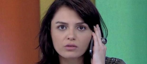 Mônica Iozzi recebeu uma macumba de presente Mônica Iozzi recebeu uma macumba de presente