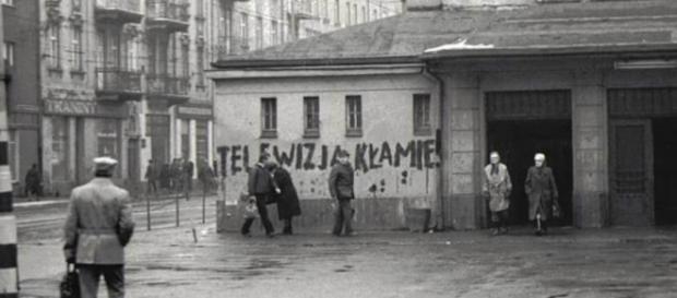 Telewizja kłamie - antyreżimowy slogan Telewizja kłamie - antyreżimowy slogan