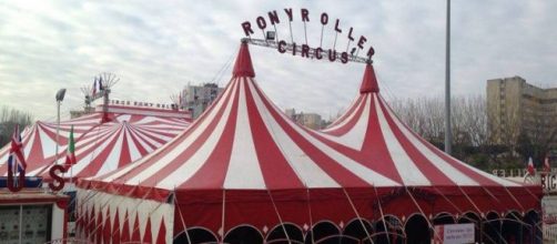 Papa Francesco invita i poveri al circo
