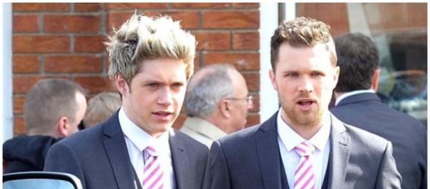 Cantor Niall Horan com o irmão Greg Cantor Niall Horan com o irmão Greg