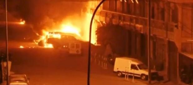 Esplosione autobomba davanti l'hotel Splendid. Esplosione autobomba davanti l'hotel Splendid.