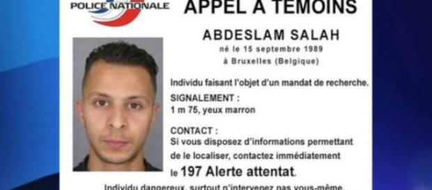 Identikit francese del ricercato Abdeslam Identikit francese del ricercato Abdeslam